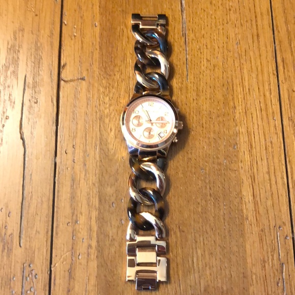 Michael Kors Accessories - 💝Michael Kors Watch 💝MAKE A REASONABLE OFFER